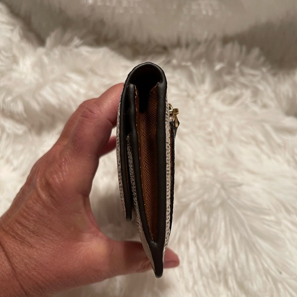 Michael Kors Envelope Wallet - Picture 7 of 7